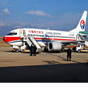 青山航空运输航空快运业稳步发展的原因是什么？